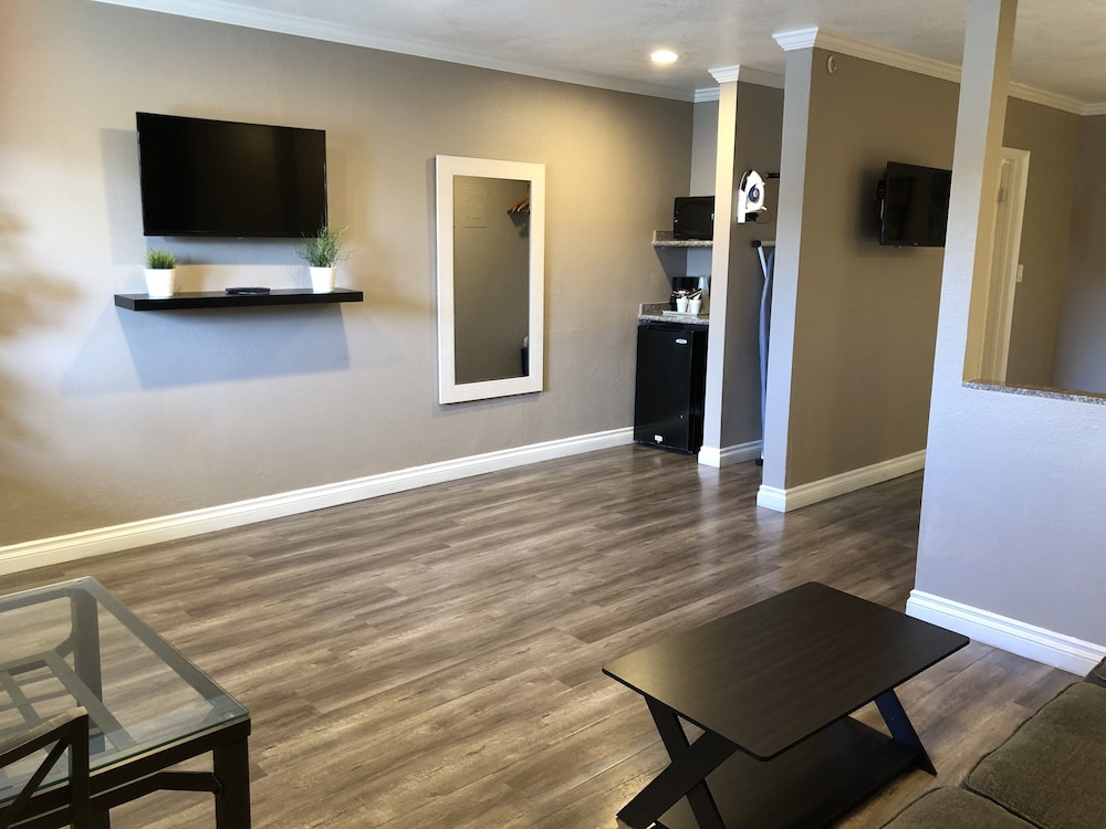 Deluxe Double Suite - Photo 8