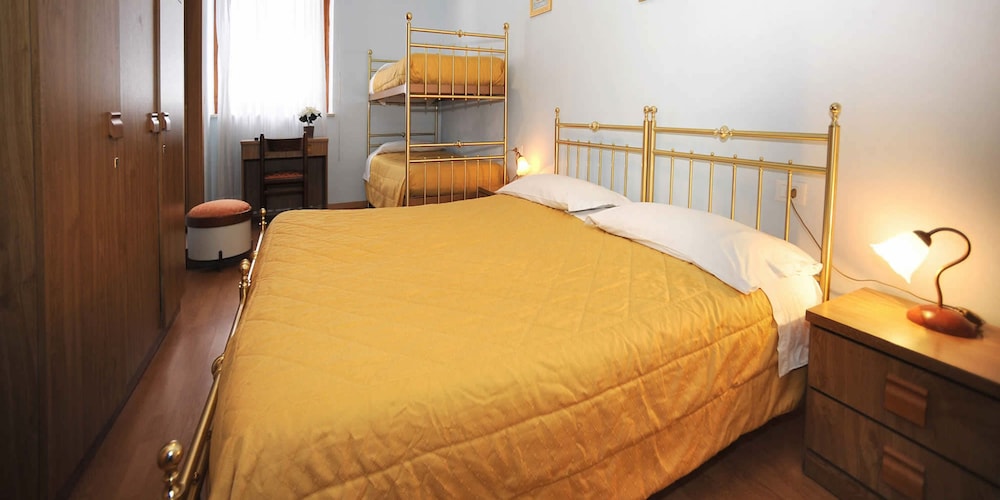Economy Triple Room