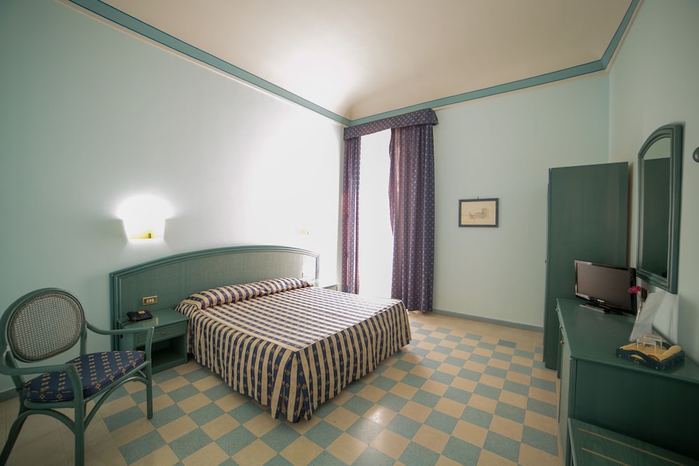 Deluxe Room - Photo 4