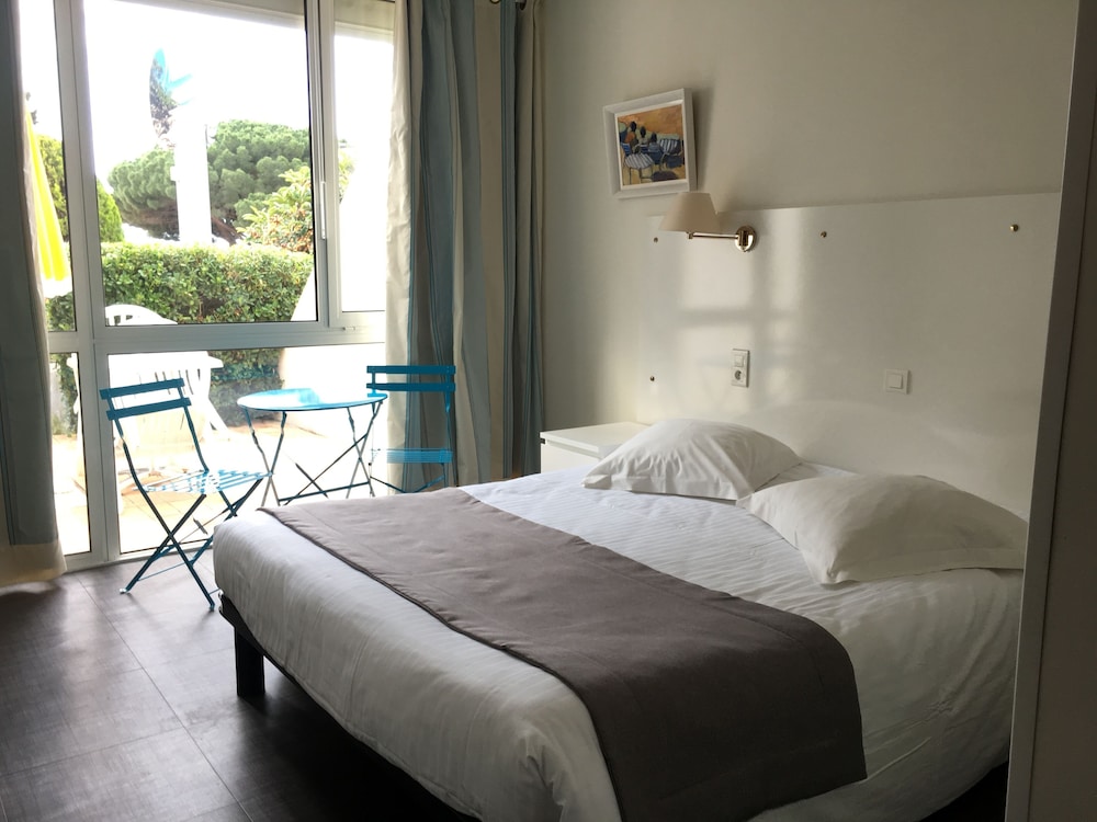 Double Room, Ground Floor (Sea Side) photo 1
