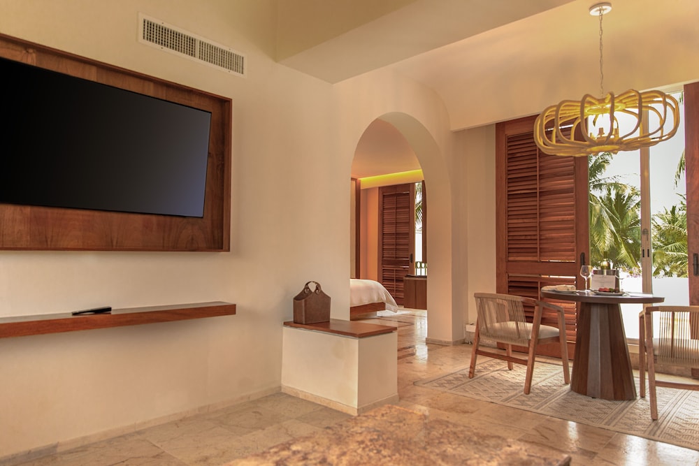 Luxury Suite Ocean Front King with Private Pool & Outdoor Shower Diamond Club - Photo 6
