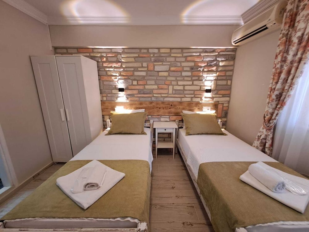Standard Twin Room photo 3