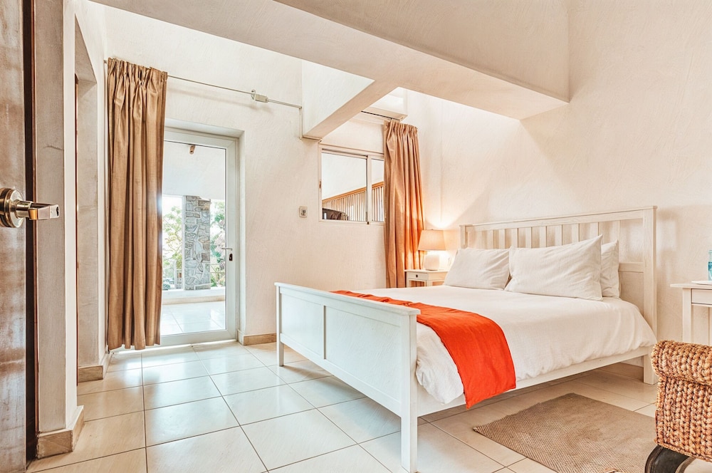 Basic Room, 1 Queen Bed photo 1