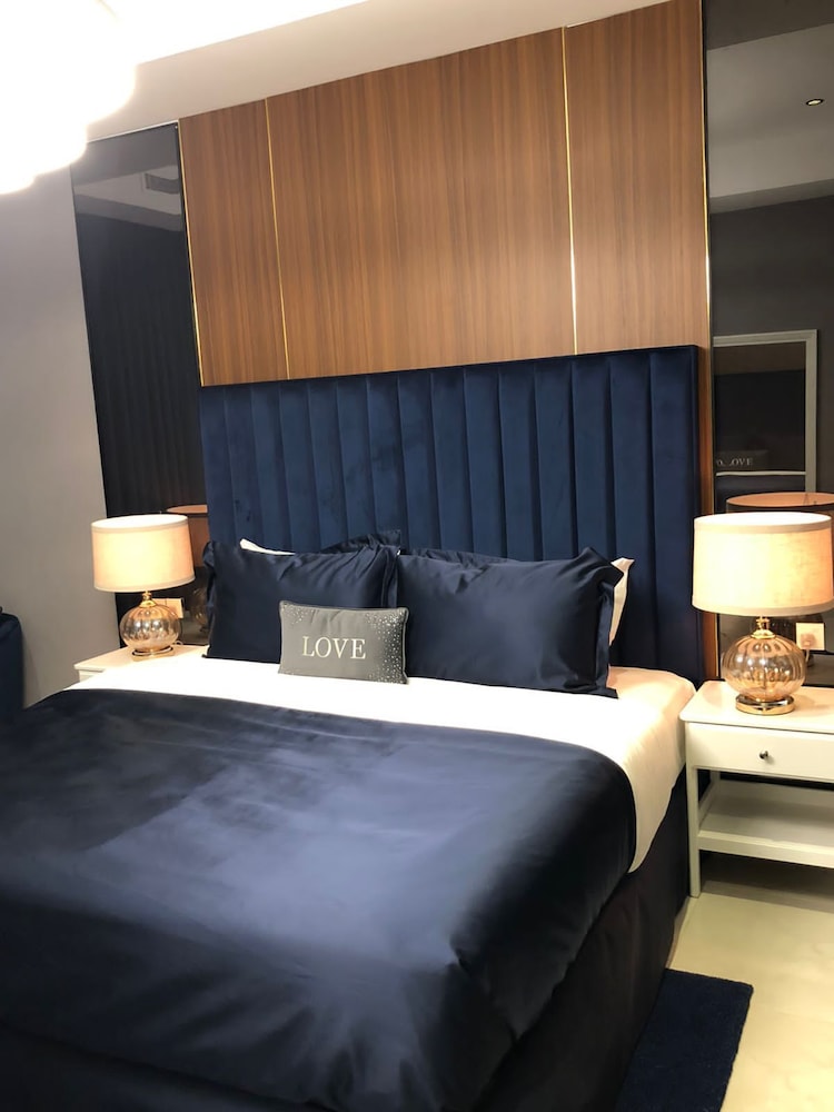 Family Suite, 2 Bedrooms, City View photo 2