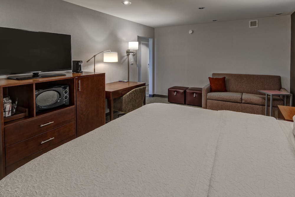 King Executive Suite with Conference Table and 12 chairs - Photo 2
