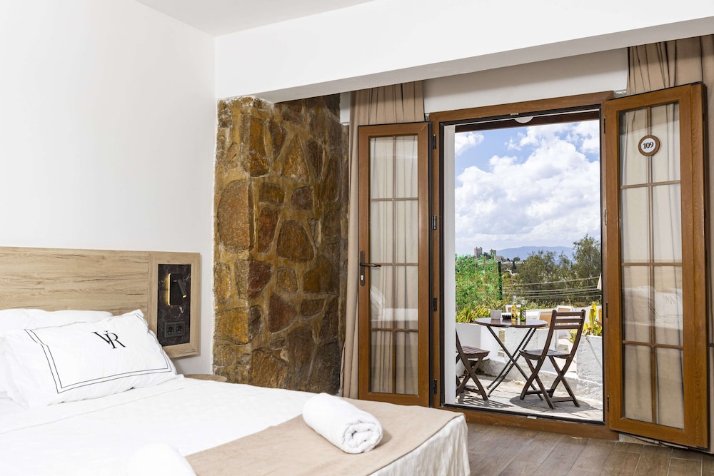 Deluxe Double Or Twin Room, Patio, Sea View - Photo 1