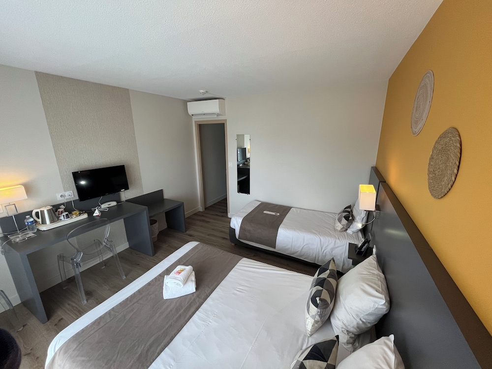 Triple Room, Balcony - Photo 2
