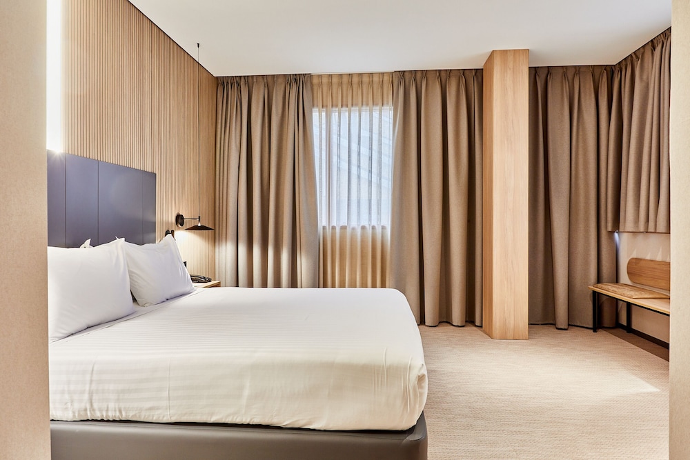 Deluxe Double Room (Silken Club) - Photo 4