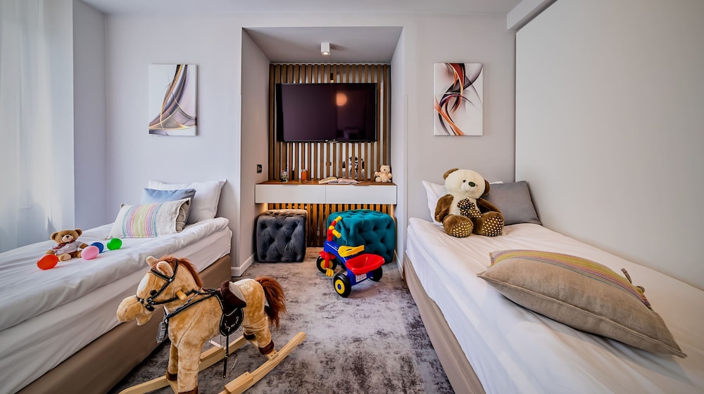 Refurbished Family Suite photo 1
