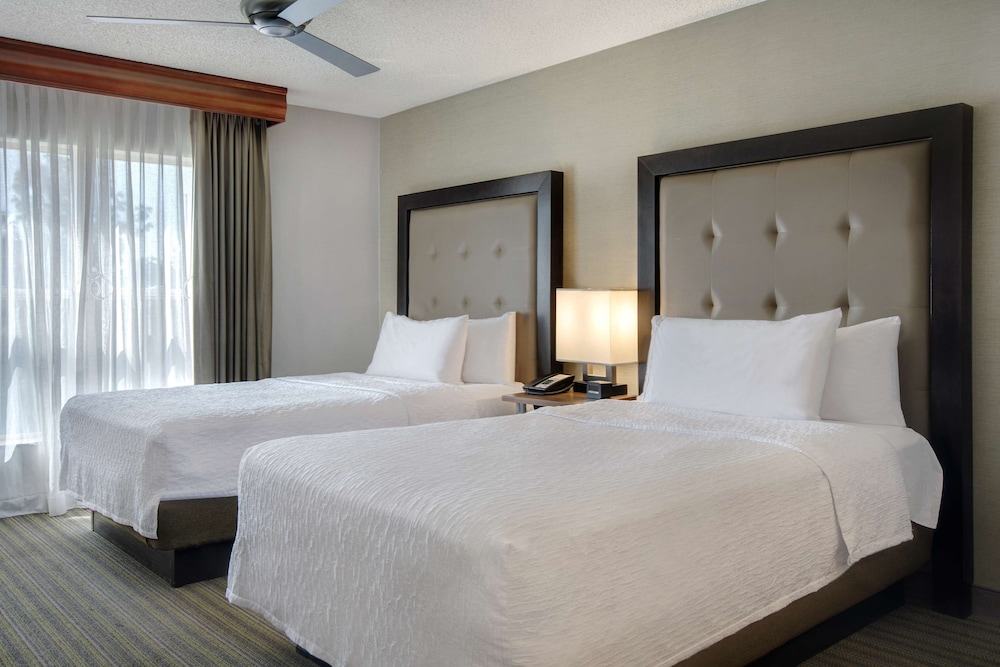 Premium Suite, 2 Double Beds, Accessible, Bathtub - Photo 2