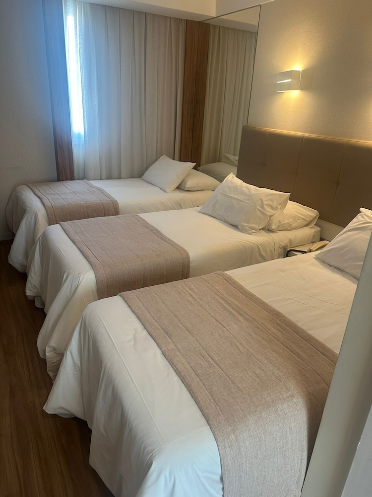Deluxe Triple Room, 3 Twin Beds photo 2