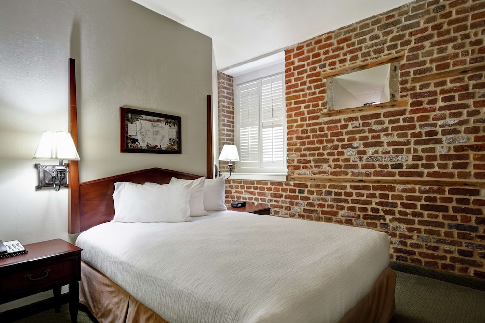 Suite, 1 Queen Bed, Park View - Photo 6