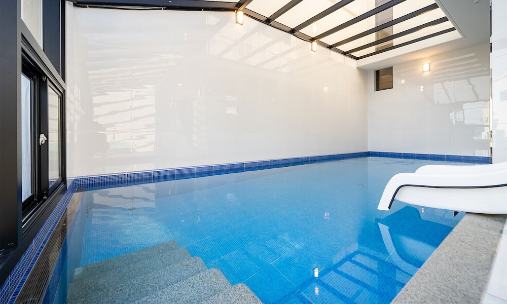 A03 Pool Villa