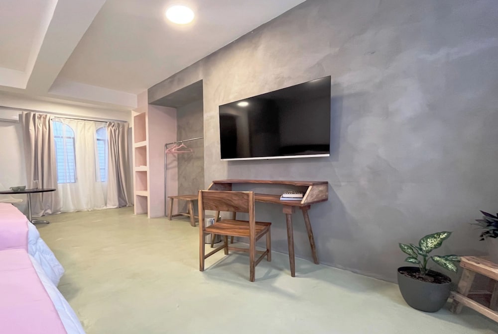 Design Double Room, 2 Queen Beds, Non Smoking, Mountain View photo 3