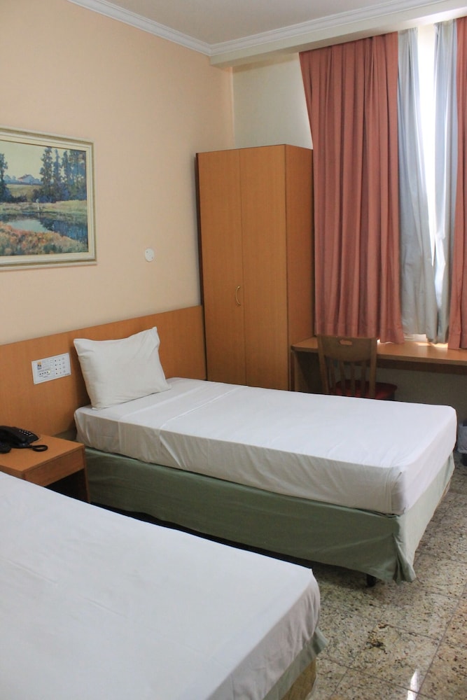 Standard Twin Room - Photo 1