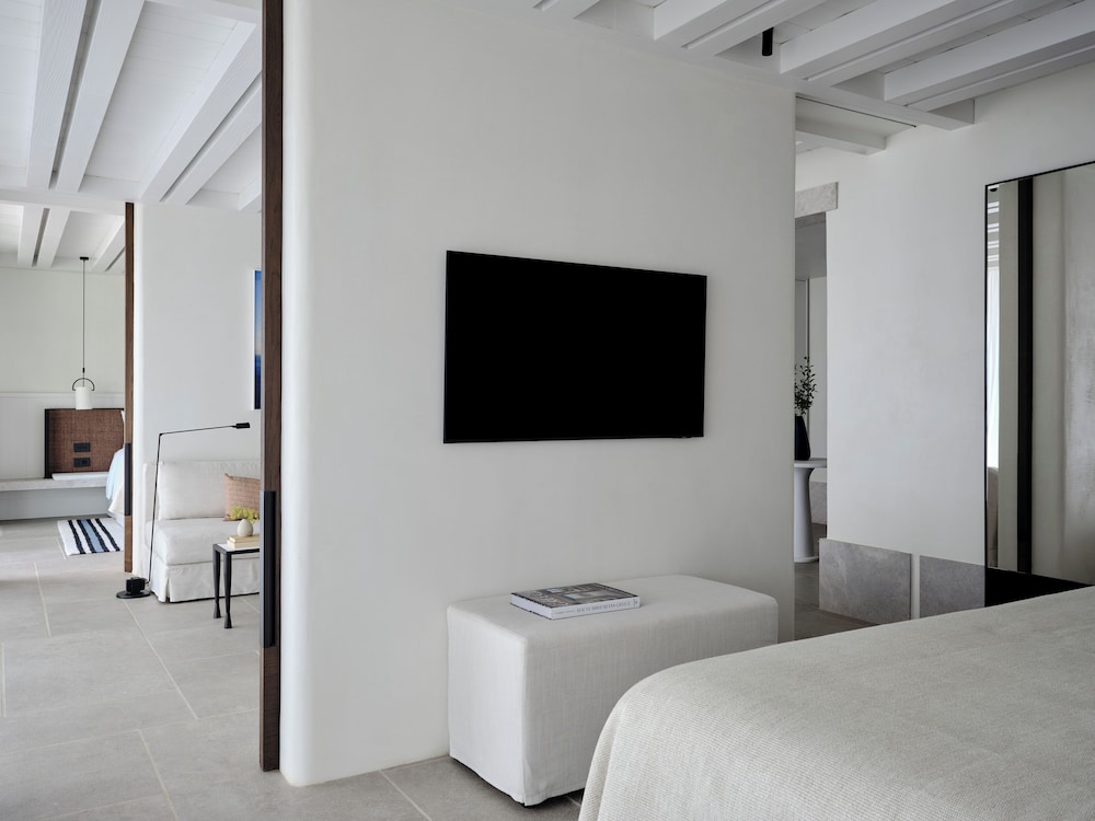 Grand Studio Suite, 2 Bedrooms, Sea View (Private Pool) photo 2