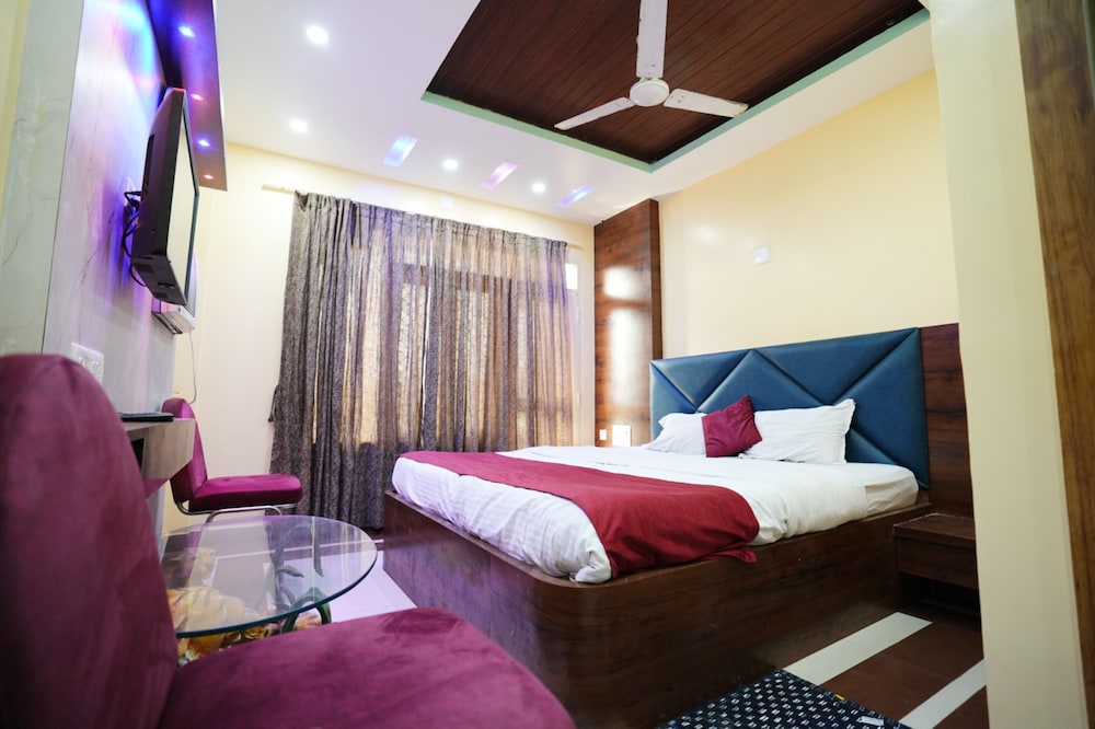 Deluxe Quadruple Room, City View