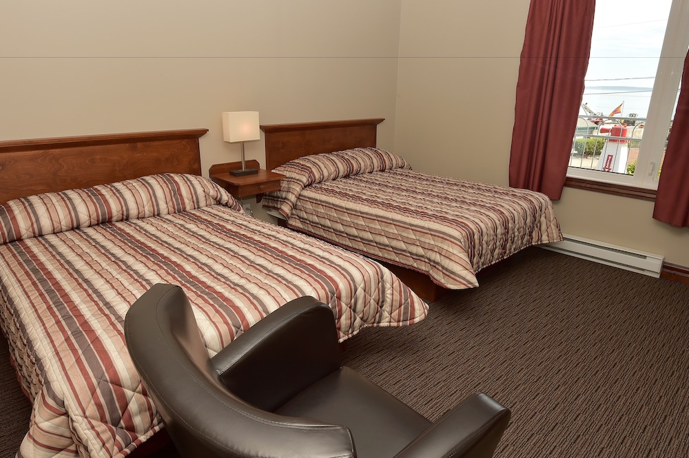 Standard Room, 2 Double Beds, River View photo 1