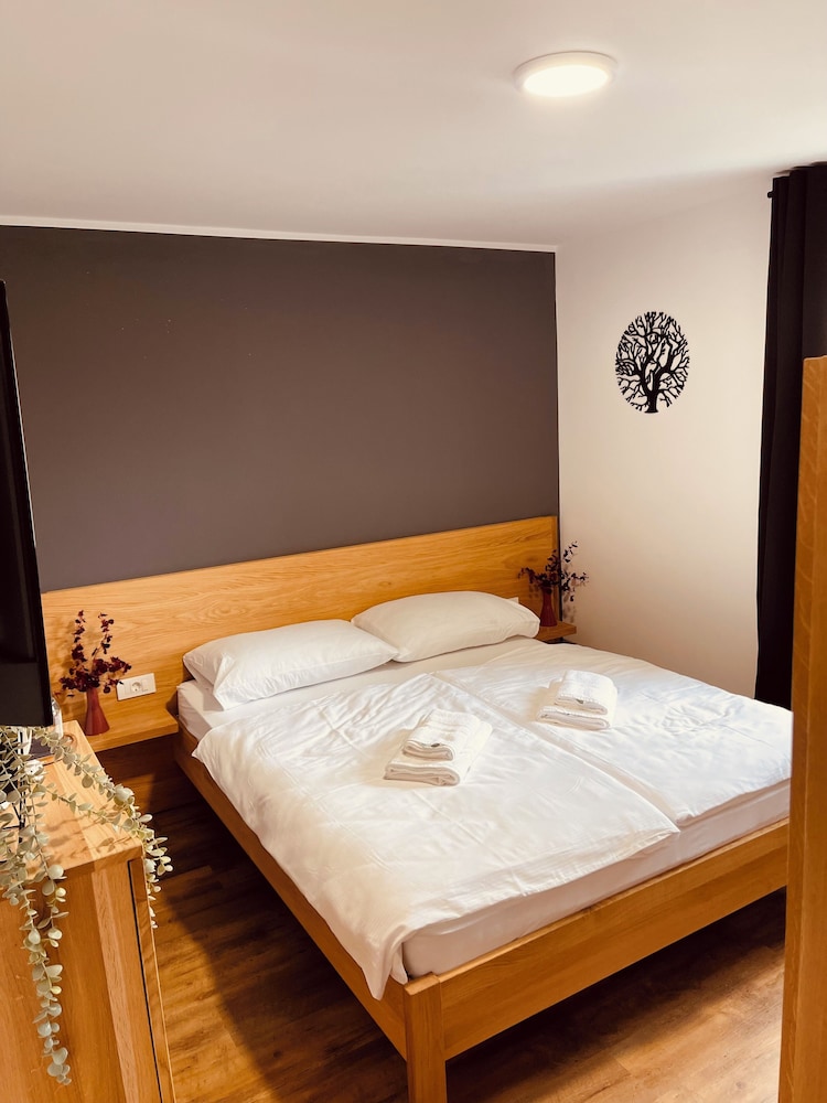Economy Room