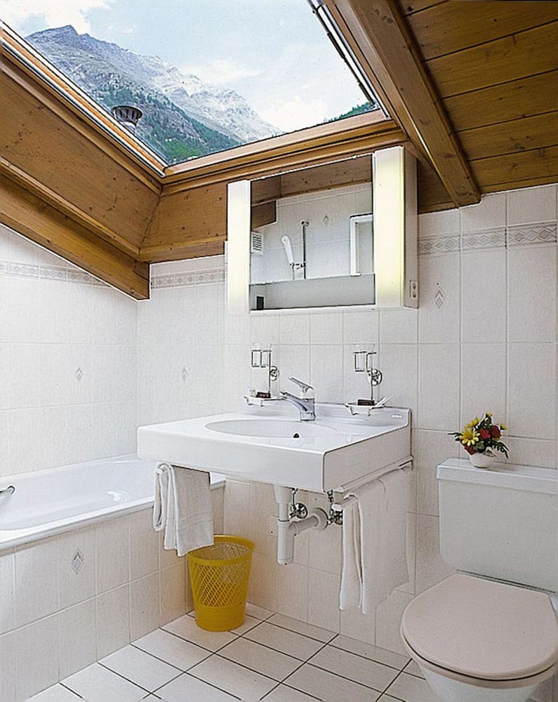Standard Triple Room, Balcony, Mountain View photo 2