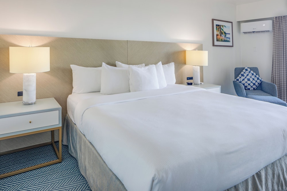 1 King Bed, Ocean View, Non Smoking photo 3