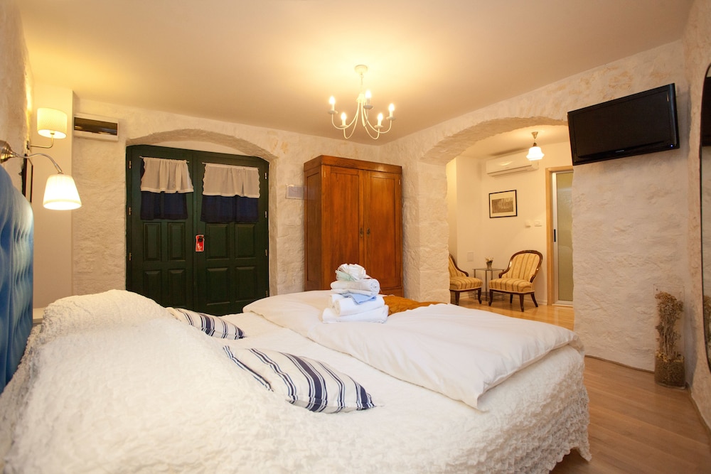 Deluxe Double or Twin Room, Ground Floor photo 1