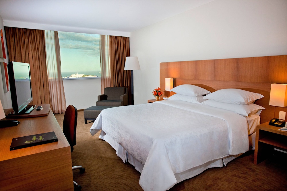 Executive Room, 1 King Bed, Ocean View (Club Level) - Photo 1