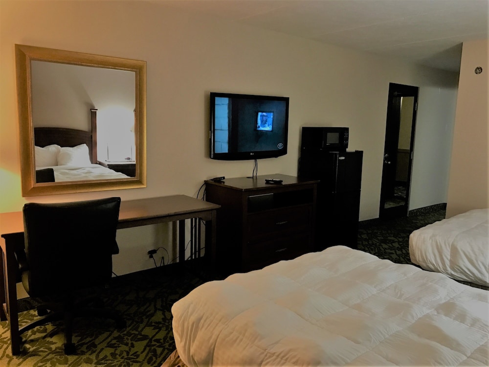 Room, 2 Queen Beds, Accessible, Non Smoking photo 2
