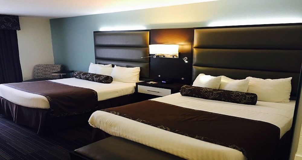 Deluxe Room, 2 Queen Beds - Photo 1