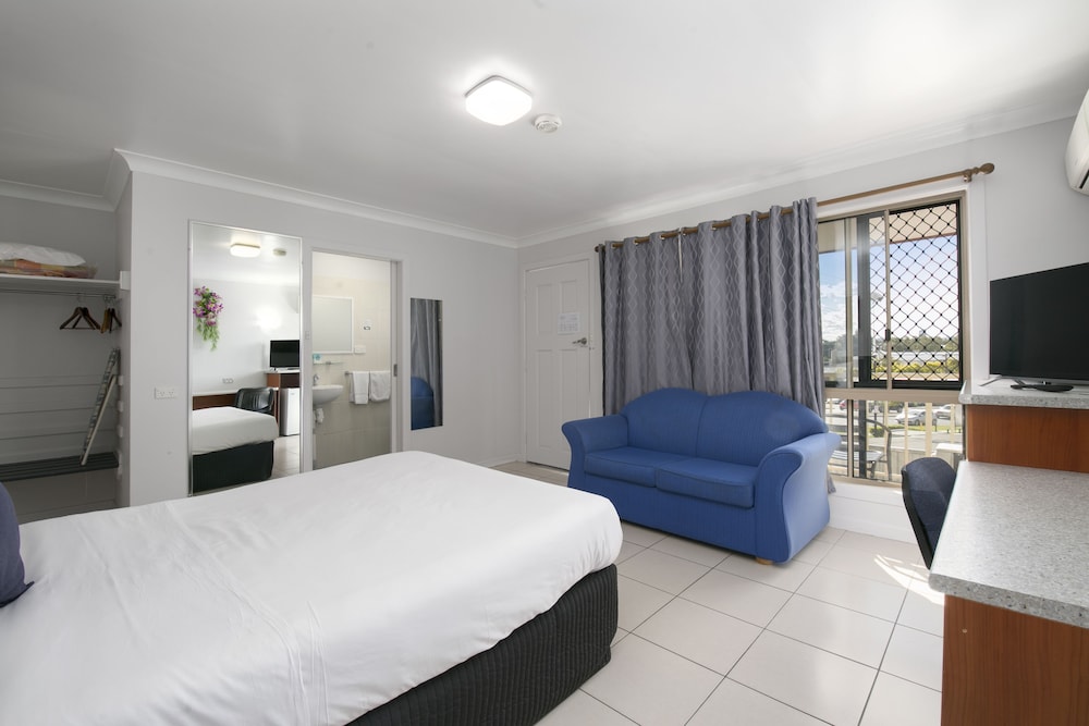 Deluxe Studio Suite, 1 Queen Bed photo 2