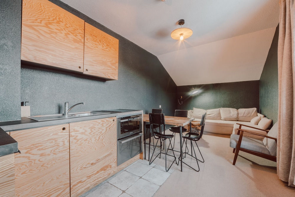 Traditional Apartment photo 3