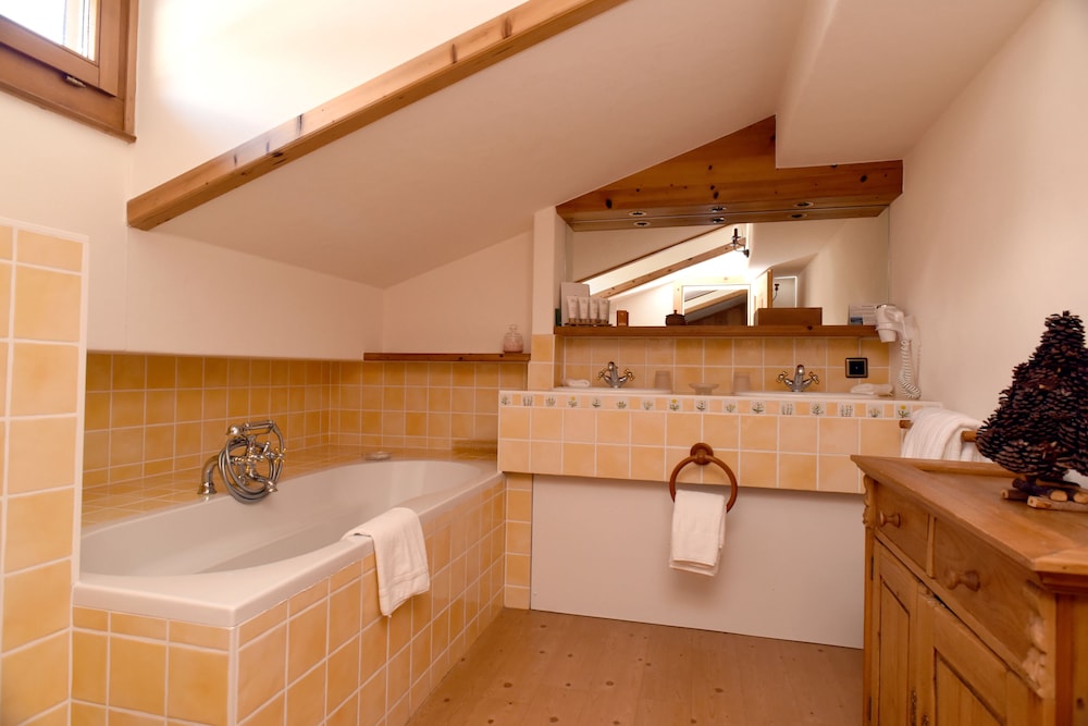 Double Room, 1 Double Bed (Charme - North view) photo 3