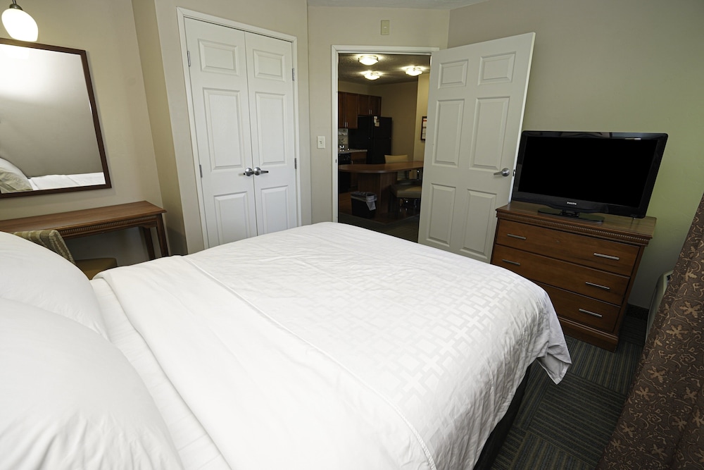 Suite, 1 Bedroom - Photo 2