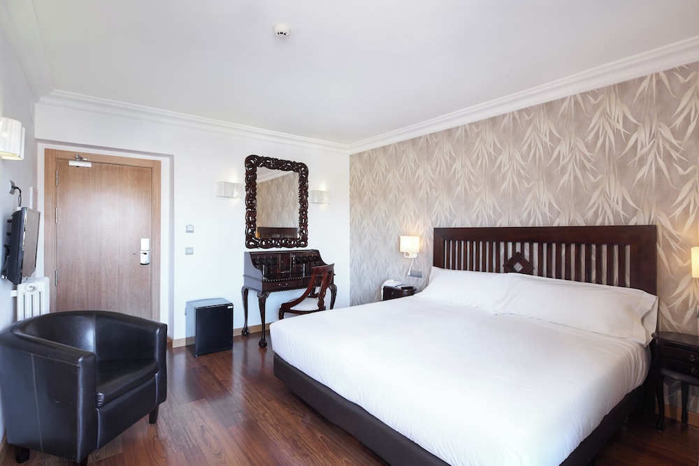 Classic Double Room, Balcony - Photo 2