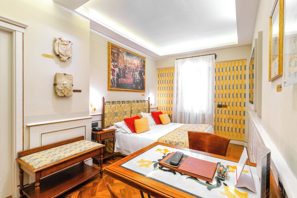 Classic Double or Twin Room - Photo 18