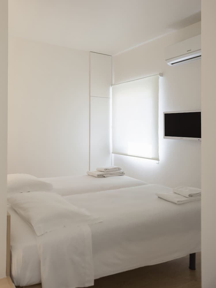 Superior Double or Twin Room - Photo 15