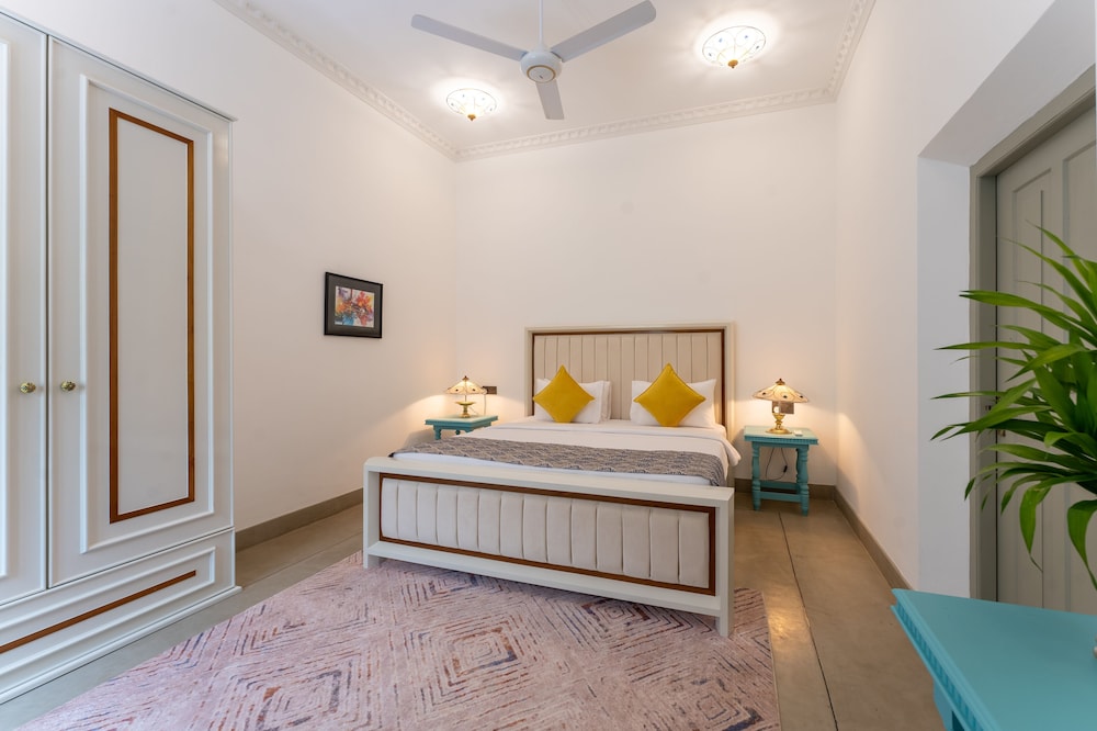 Deluxe Double Room, 1 King Bed, Bathtub, Garden View
