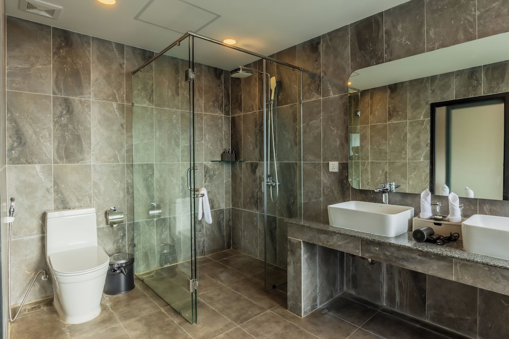 Deluxe Suite - Photo 16