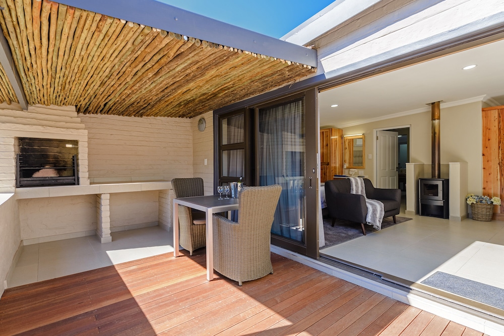 Luxury Studio with Patio Wheelchair Friendly photo 3