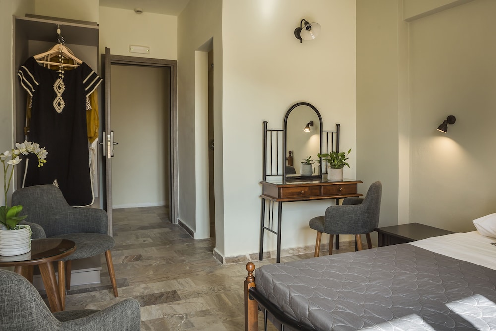 Standard Double or Twin Room - Photo 5