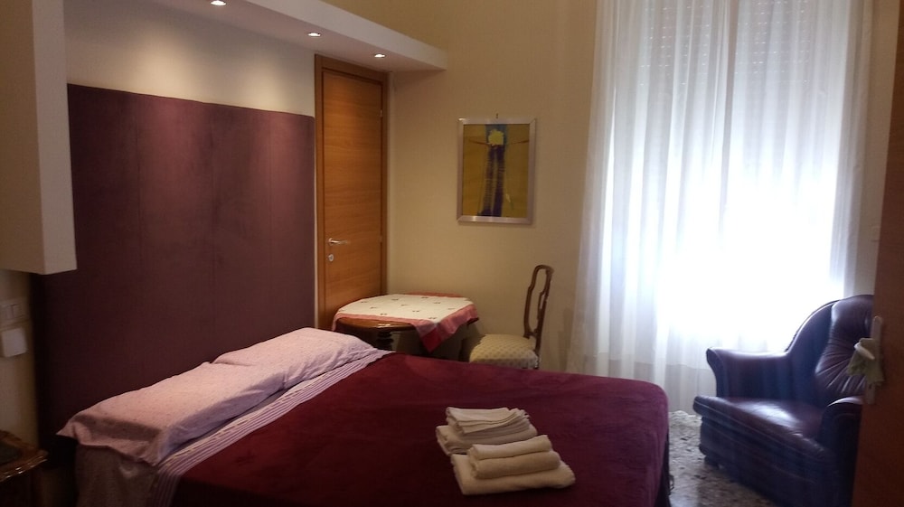 Basic Double Room photo 1