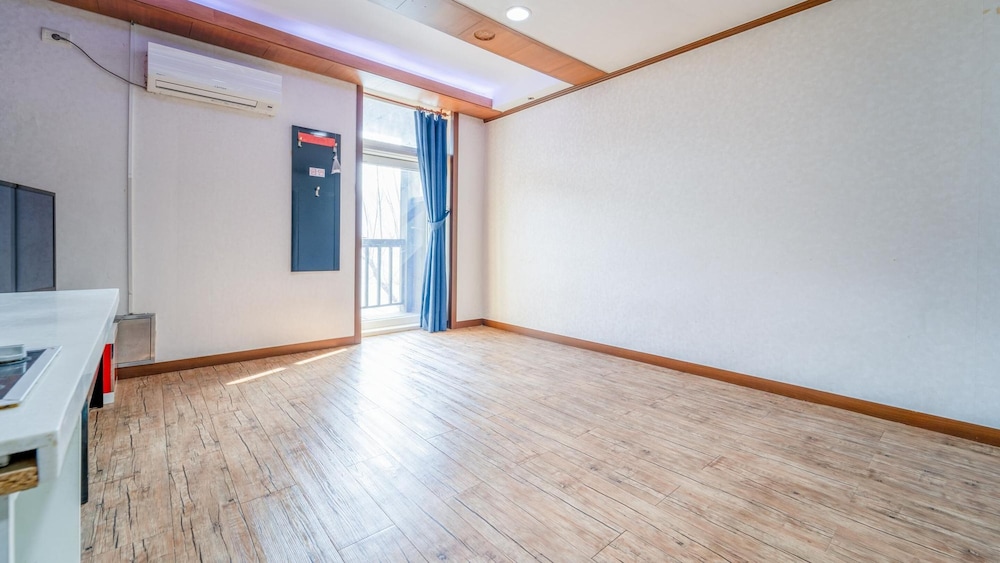 Basic Room, 1 Bedroom (203) - Photo 13