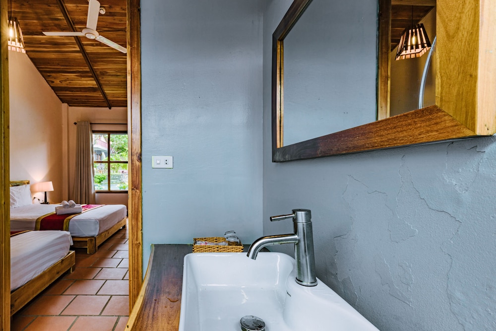 Superior Triple Room, Pool View - Photo 2