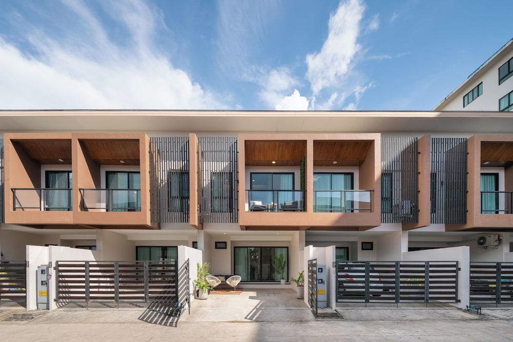 Luxury Townhome photo 2