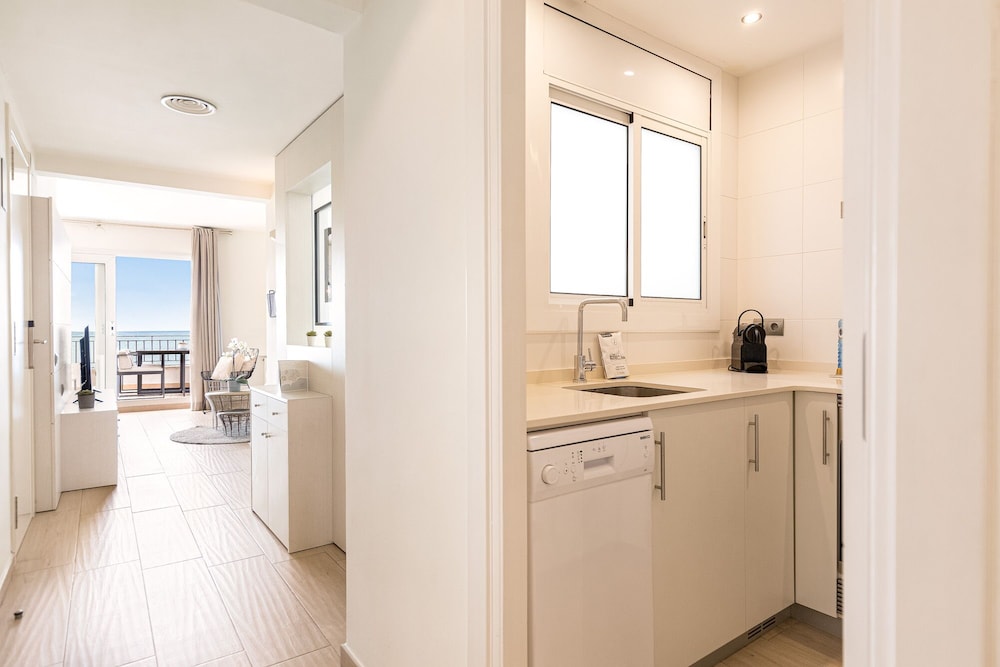 Design Penthouse, 2 Bedrooms, Sea View, Beachfront (Paseo de la Ribera 15) photo 3
