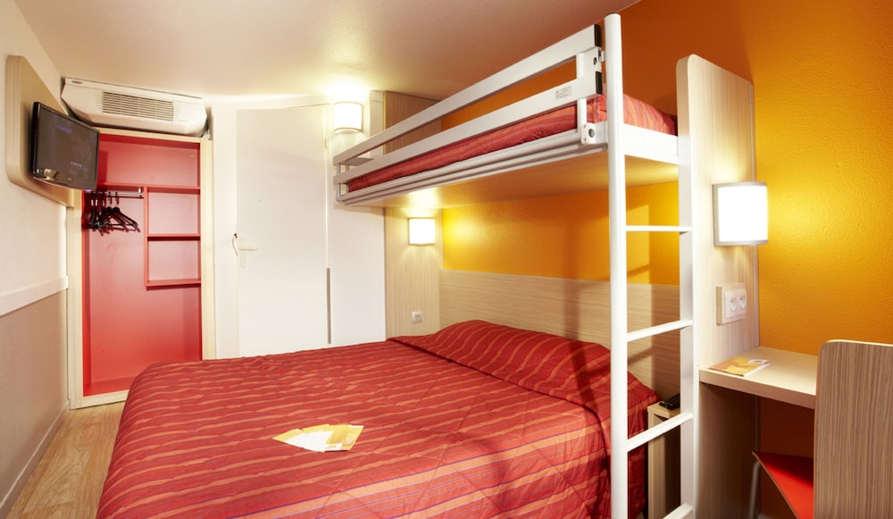 Standard Room, Multiple Beds (1 Double and 1 Single bed) - Photo 10