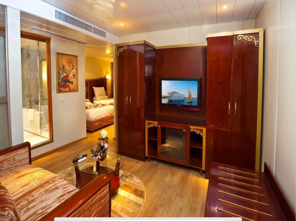 Deluxe Double or Twin Room, River View photo 2