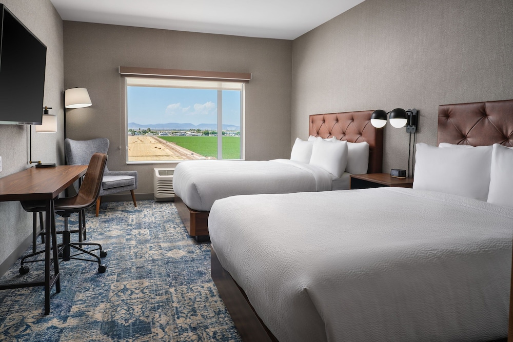 Room, 2 Queen Beds - Photo 1