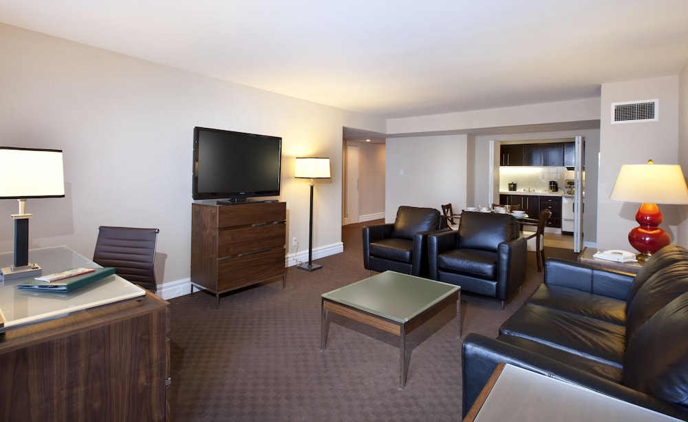 Premier Suite (King Bed) - Photo 3