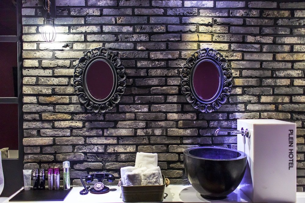 Suite - Photo 3